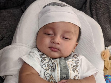 Gemas! 7 Potret Kiano Anak Baim Wong Pakai Peci dan Baju Koko