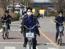 Korea Longgarkan Aturan Pakai Masker, Warganya Pilih Tetap Pakai