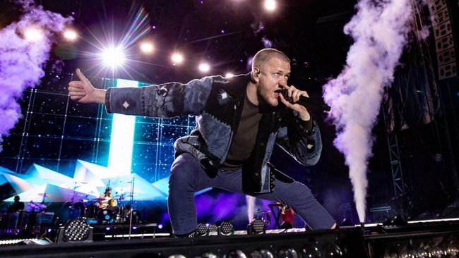Imagine Dragons terkesan dengan upaya Kihyun dari MONSTA X membuat ulang video lagu Believer, terlihat dari interaksi beberapa anggota band tersebut di Twitter.
