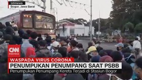 VIDEO: Penumpang KRL Menumpuk di Stasiun Saat PSBB