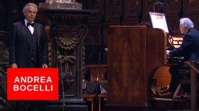 VIDEO: Andrea Bocelli Bernyanyi Katedral Kosong