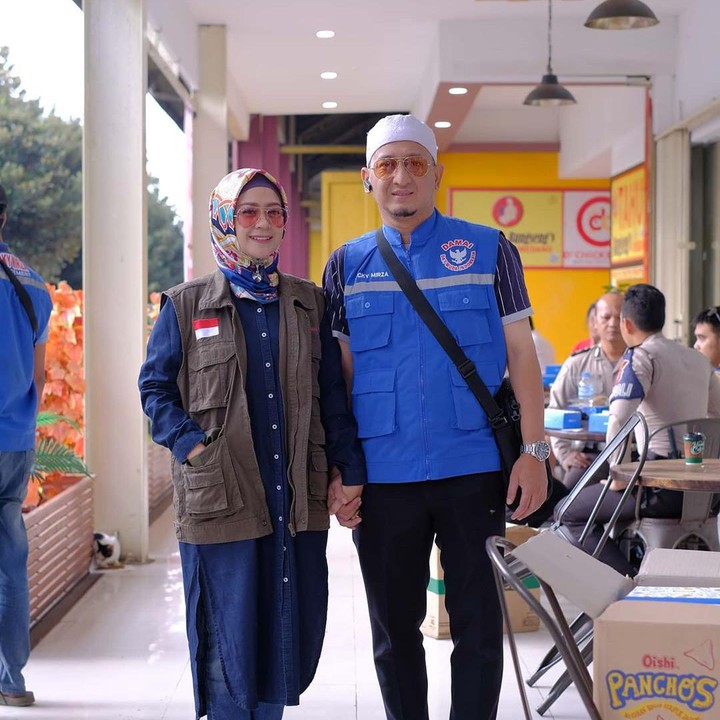 <p>Ustaz Zacky Mirza dan Shinta Tanjung sebelumnya telah menikah pada bulan November 2011. (Foto: Instagram @chintatanjung)</p>