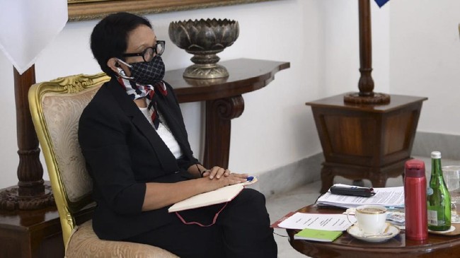 Menlu Retno Marsudi kembali menegaskan jika Indonesia tidak berniat membuka hubungan dengan Israel, seperti halnya Bahrain dan UEA.