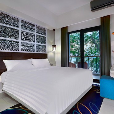 Viral, Wanita Labrak Selingkuhan Suami Saat Bobo di Ranjang Hotel