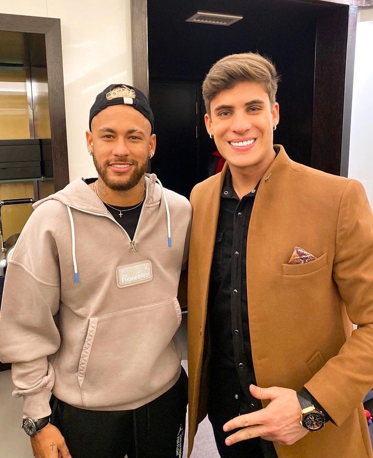 7 Foto Tiago Ramos, Pacar Ibunda Neymar yang Lebih Muda 30 Tahun Ibunda Neymar, Nadine Goncalves, mencuri perhatian publik dunia usai menjadikan pria yang lebih muda 30 tahun darinya bernama Tiago Ramos sebagai kekasih.