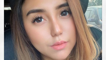 img-title Ayah Ikut Dinyinyirin soal Azan, Balasan Pedas Salmafina Menohok Netizen
