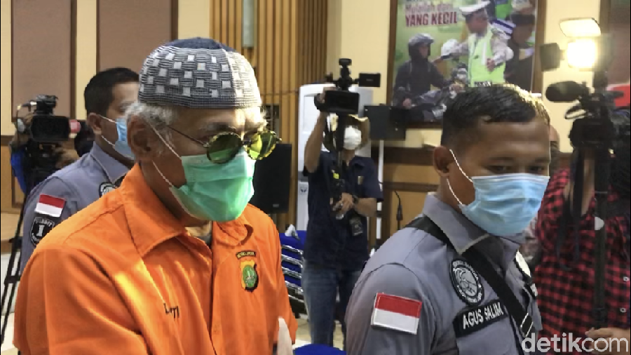 Tio Pakusadewo ditangkap (Hanif/detikcom)
