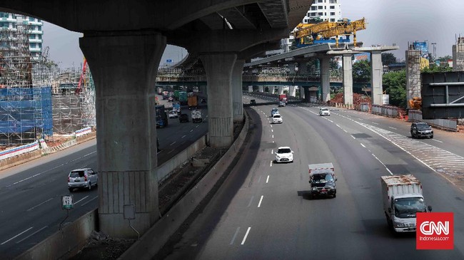 Wali Kota Bekasi Rahmat Effendi menyatakan perpanjangan Adaptasi Tatanan Hidup Baru dilakukan agar sektor ekonomi tetap berjalan di tengah pandemi corona.