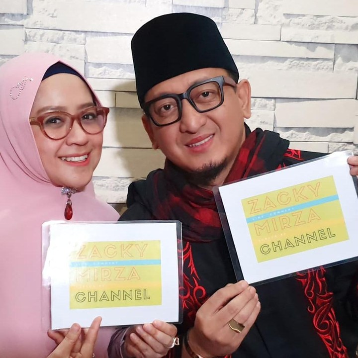 <p>Namun, pada Januari 2017 keduanya resmi bercerai setelah lima tahun membina rumah tangga. (Foto: Instagram @chintatanjung)</p>