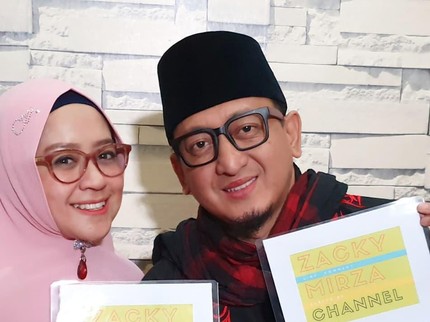 7 Potret Hangat Ustaz Zacky Mirza dan Shinta Tanjung Setelah Rujuk