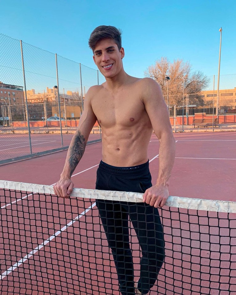 7 Foto Tiago Ramos, Pacar Ibunda Neymar yang Lebih Muda 30 Tahun Ibunda Neymar, Nadine Goncalves, mencuri perhatian publik dunia usai menjadikan pria yang lebih muda 30 tahun darinya bernama Tiago Ramos sebagai kekasih.