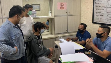 img-title Penampakan Naufal Samudra Usai Dibekuk Polisi karena Kasus Narkoba