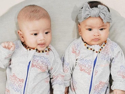 7 Foto Bayi Kembar Syahnaz Sadiqah, Tetap Gaya Saat #dirumahaja