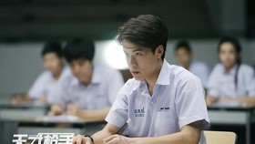 9 Rekomendasi Film Netflix tentang Anak Sekolah, Tall Girl-Bad Genius