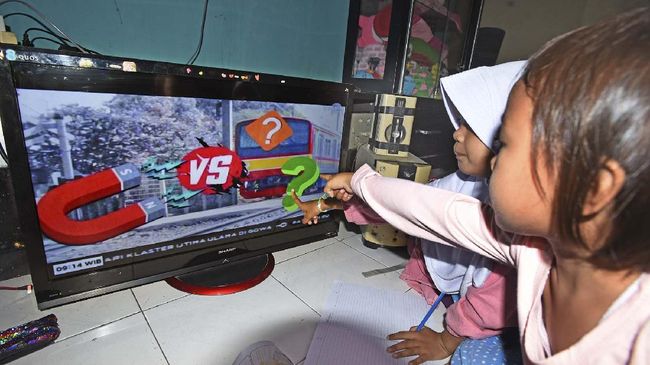 Warga Miskin Dapat Set Top Box Untuk Migrasi Ke Tv Digital Warga Miskin Dapat Set Top Box Untuk Migrasi Ke Tv Digital
