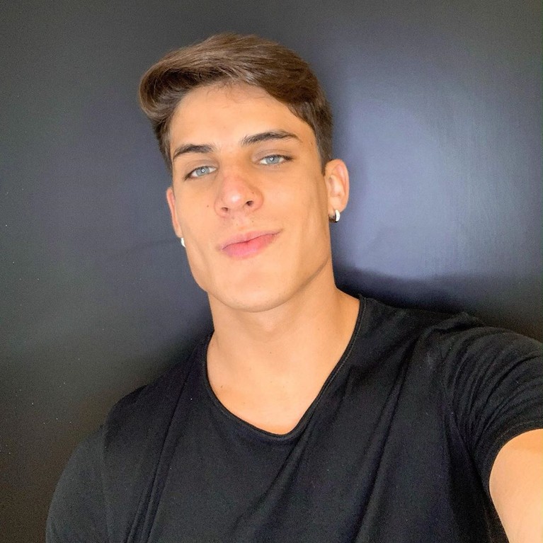 7 Foto Tiago Ramos, Pacar Ibunda Neymar yang Lebih Muda 30 Tahun Ibunda Neymar, Nadine Goncalves, mencuri perhatian publik dunia usai menjadikan pria yang lebih muda 30 tahun darinya bernama Tiago Ramos sebagai kekasih.