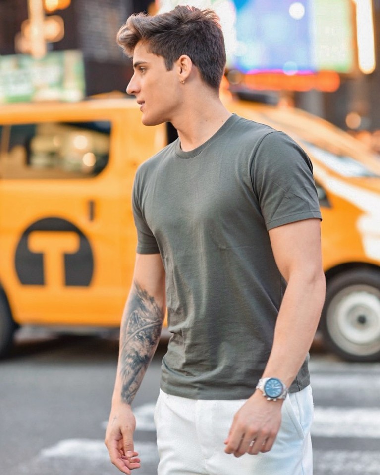 7 Foto Tiago Ramos, Pacar Ibunda Neymar yang Lebih Muda 30 Tahun Ibunda Neymar, Nadine Goncalves, mencuri perhatian publik dunia usai menjadikan pria yang lebih muda 30 tahun darinya bernama Tiago Ramos sebagai kekasih.