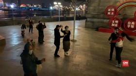VIDEO: Bebas dari Isolasi, Warga Wuhan Menari di Alun-alun