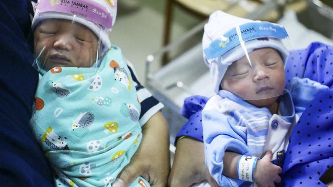 Seorang wanita terinfeksi Covid-19 yang baru saja melahirkan diperbolehkan kontak fisik dengan sang bayi dengan beberapa protokol yang harus dipatuhi.