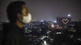 FOTO: Lampu Cinta dari Hotel untuk Petugas Medis Indonesia