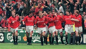 Alex Ferguson Benci Kostum Abu-abu MU