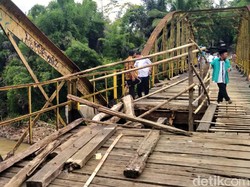 Jembatan Penghubung 2 Desa Sukabumi-Cianjur yang Jebol Diperbaiki Tahun Ini