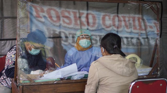 Satgas Covid-19 menyoroti pembentukan posko Covid-19 di sebelas provinsi yang tak sampai mencapai 10 persen selama pandemi.