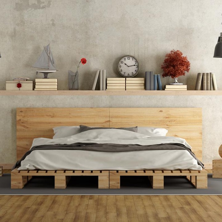 <p>Siapa sangka, palet kayu yang biasa digunakan untuk buah dan telur bisa disusun menjadi tempat tidur seperti ini. Menarik dan ekonomis ya, Bun. (Foto: iStock)</p>