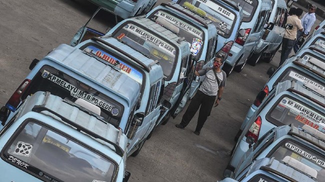 Organda mendesak pemerintah segera menetapkan pedoman penyesuaian tarif. Desakan mereka sampaikan setelah Jokowi menaikkan harga pertalite dan solar.