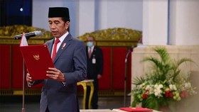 Jokowi Tunda Pembahasan RUU Cipta Kerja Poin Ketenagakerjaan