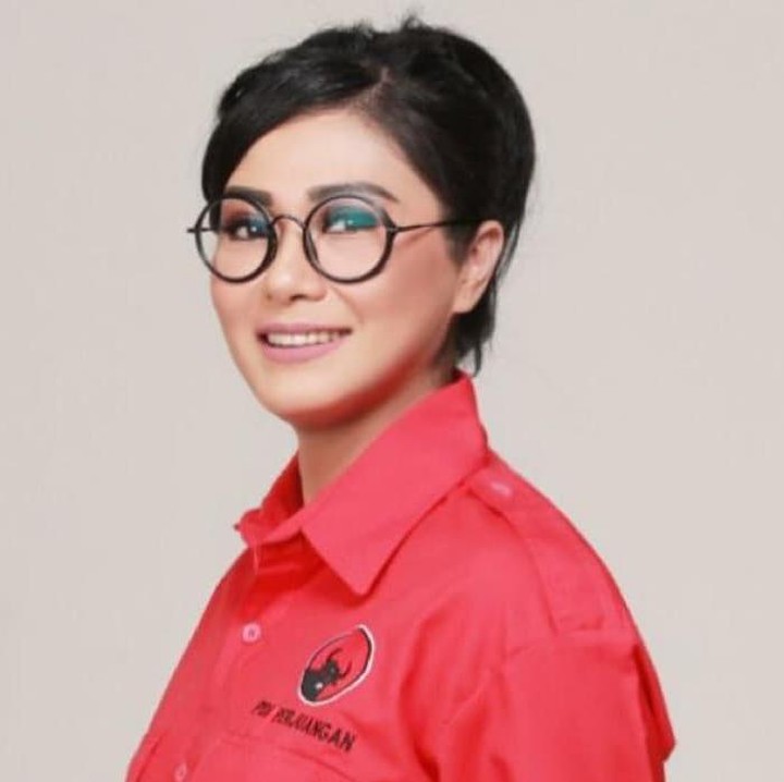 <p>Pemilik nama lengkap Maria Geraldine Tambunan ini sempat mencalonkan diri sebagai anggota legislatif Dapil Jawa Tengah II, saat Pemilu 2019 lalu, dari partai PDIP Perjuangan. Namun, ia tidak lolos. (Foto: Instagram @tamarageraldine_5)</p>