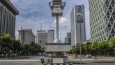 WAKTU SIBUK DI IBU KOTA SAAT DILANDA COVID-19 Kondisi jalan MH Thamrin yang sepi di Jakarta, Senin (6/4/2020) pukul 09.14 WIB. ANTARA FOTO/Muhammad Adimaja