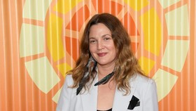 Drew Barrymore Show Ditinggal 3 Kepala Penulis Imbas 'Abaikan' Mogok