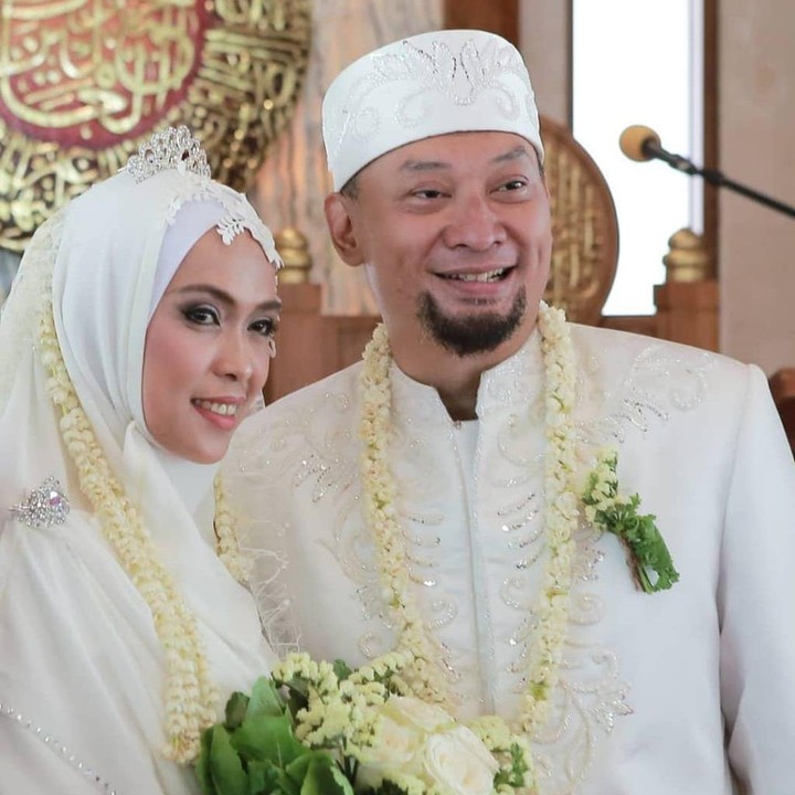 <p>Chef Haryo rupanya sudah menikah pada September 2019 lalu, dengan wanita bernama Sherly Milana Daud.</p>