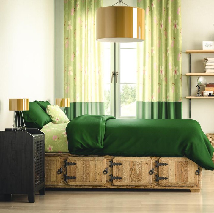 <p>Kamar ini bisa jadi inspirasi untuk anak yang sudah beranjak remaja. Tempat tidur yang terbuat dari kayu dengan laci di bawahnya. Sehingga dapat membuat ruangan terlihat ringkas karena penyimpanan terletak di bawah kolong. (Foto: iStock)</p>