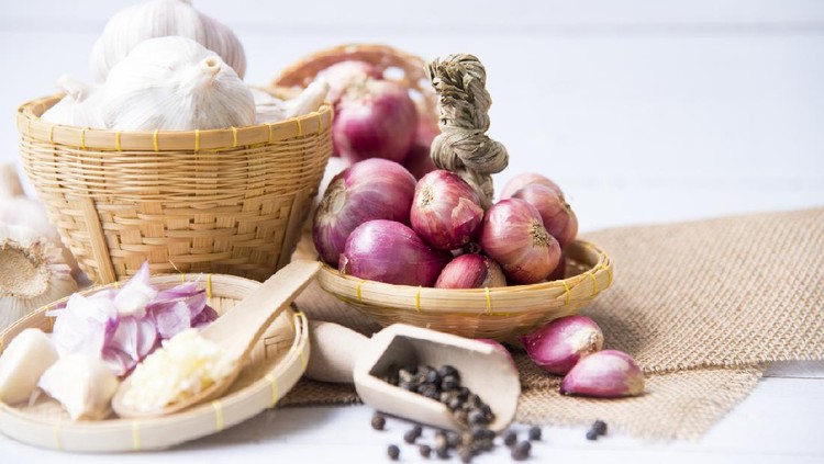 Crushed garlic for khash dish in Armenian restaurant