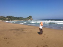 Nikmatnya Melihat Keindahan Pantai Wonogoro