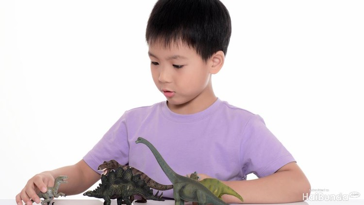Ilustrasi Anak Main Dinosaurus