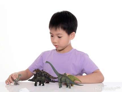 #DiRumahAja, Yuk Kenalkan Anak dengan Beragam Jenis Dinosaurus