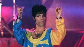 Playlist Empat Dekade oleh Oscar Lolang