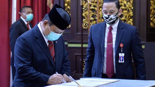 Prabowo Gandeng Perusahaan AS Kembangkan Nuklir di Indonesia Balitbang Kemenhan bekerja sama dengan ThorCon International mengembangkan teknologi Thorium Molten Salt Reactor (TMSR) untuk kebangkitan nuklir Indonesia.