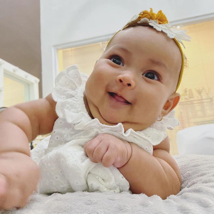 <p>Satu lagi nih senyum Baby Sada yang menggemaskan. Pipinya itu lho... (Foto: Instagram @sada_aminahanara)</p>