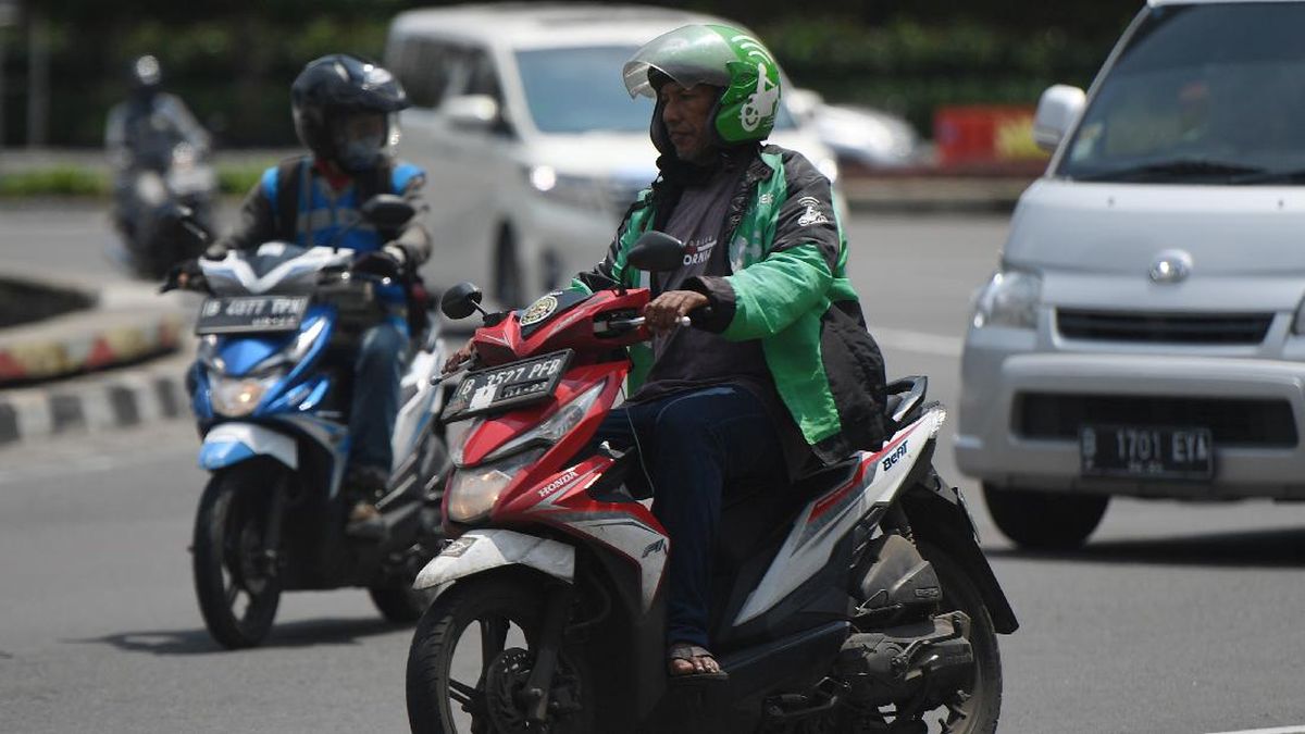 Masih Ada yang Nyetir Motor Jarinya Nangkring di Tuas Rem?