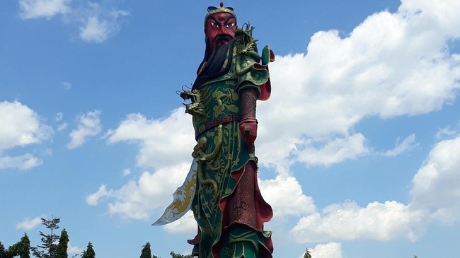 Patung Dewa Perang Kong Coo Kwan Sing Tee Koen