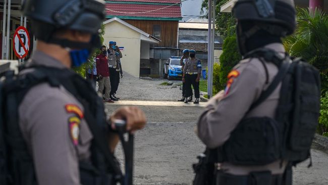 Kapolda Sulteng Minta Teroris MIT Bertobat dan Serahkan Diri Kapolda Sulawesi Tengah, Irjen Abdul Rakhman Baso meminta teroris Mujahidin Indonesia Timur (MIT) menyerahkan diri dan menjalani hukuman.