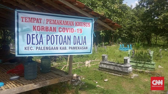 Pemerintah Desa Potoan Daja, Kecamatan Palenggaan, Kabupaten Pamekasan menyediakan kompleks pemakaman khusus untuk jenazah corona. Hal tersebut dilakukan untuk mengurangi celah penyebaran virus corona (Covid-19).