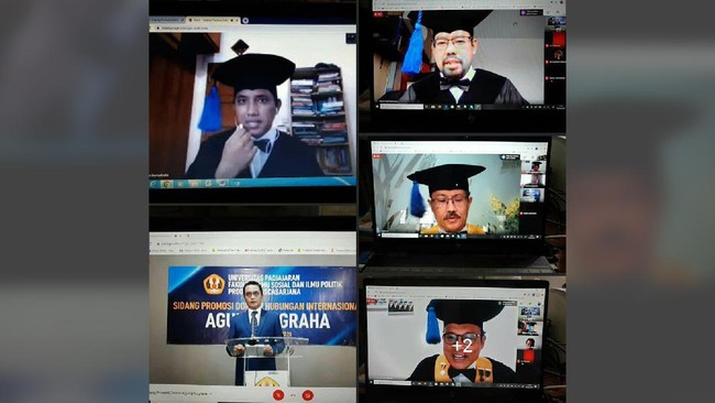 Suasana saat Agung Nugraha melakukan Sidang Ujian Doktoral Terbuka secara online.