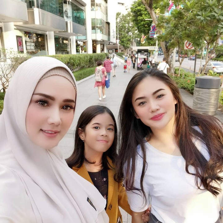 <p>Tiap kali Mulan Jameela mengunggah foto bersama Tiara, kecantikan Tiara kerap menjadi perbincangan netizen. (Foto: Instagram @mulanjameela1)</p>