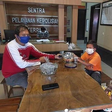 Viral, Bocah 9 Tahun Bongkar Celengan Untuk Bantu Rumah Sakit Beli APD