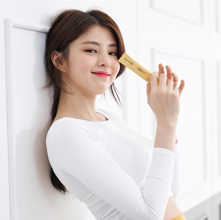 Han So Hee juga telah membintangi beberapa video klip idol dan grup Kpop. (Foto: Instagram @xeesoxee)